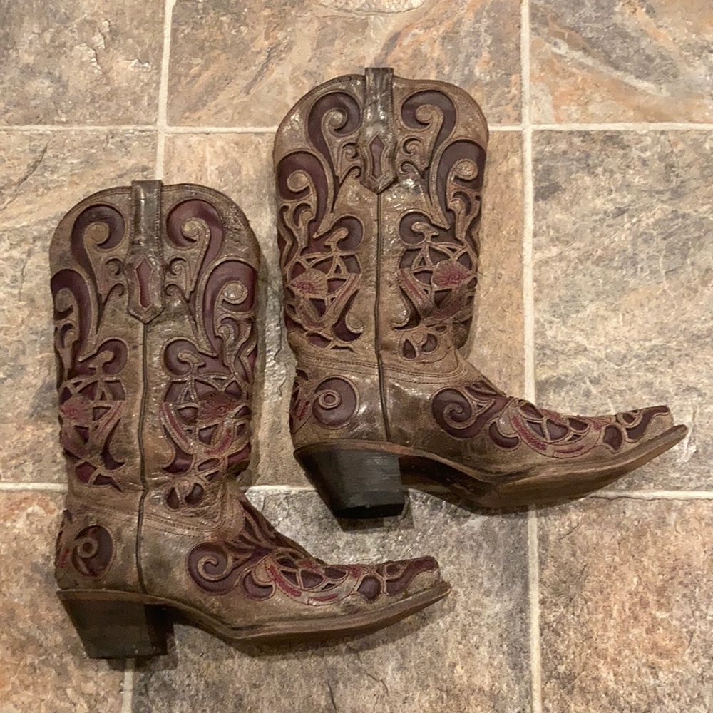 Women’s Corral Lace Inlay Boots Size 8.5.